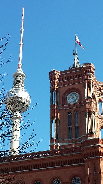 File:Rathaus-und-Fernsehturm-Berlin.jpg