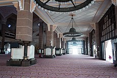 Reception area of Putra Mosque (26732814092).jpg
