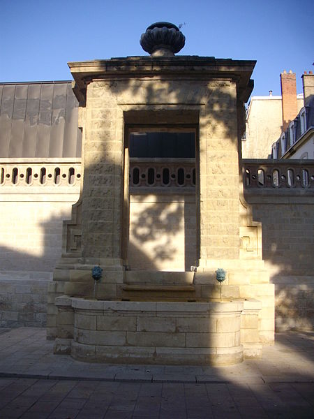 File:Reims - fontaine des boucheries (01).JPG