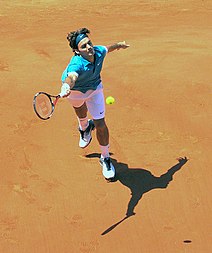 Roger Federer in azione al Roland Garros 2010