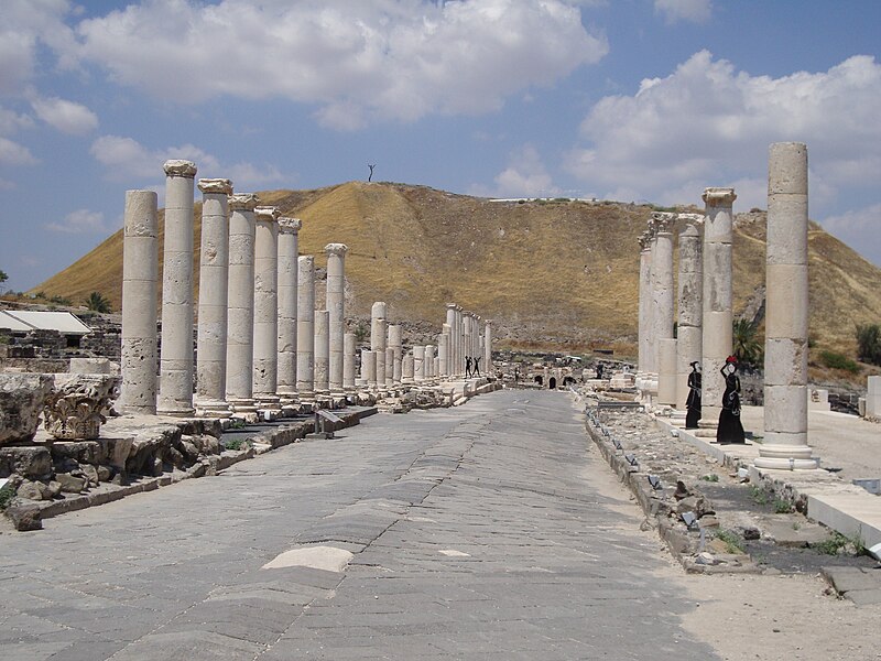 File:Roman street in Bet She'an National Park, Israel.jpg