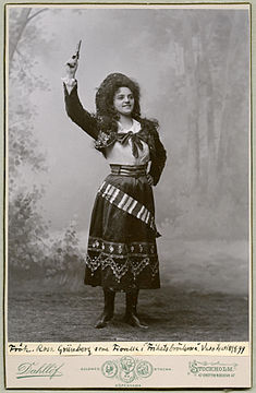 Som Fiorella i Frihetsbröderna på Vasateatern 1898.