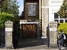 gateway of Rosslyn Tower, Putney Rosslyn Tower 08.JPG