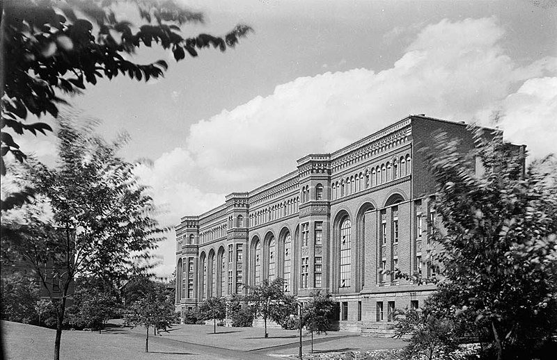 File:Royal Ontario Museum, south facade, 1922.jpg