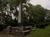 Polski: Obelisk na cmentarzu jenieckim w Rymanowie