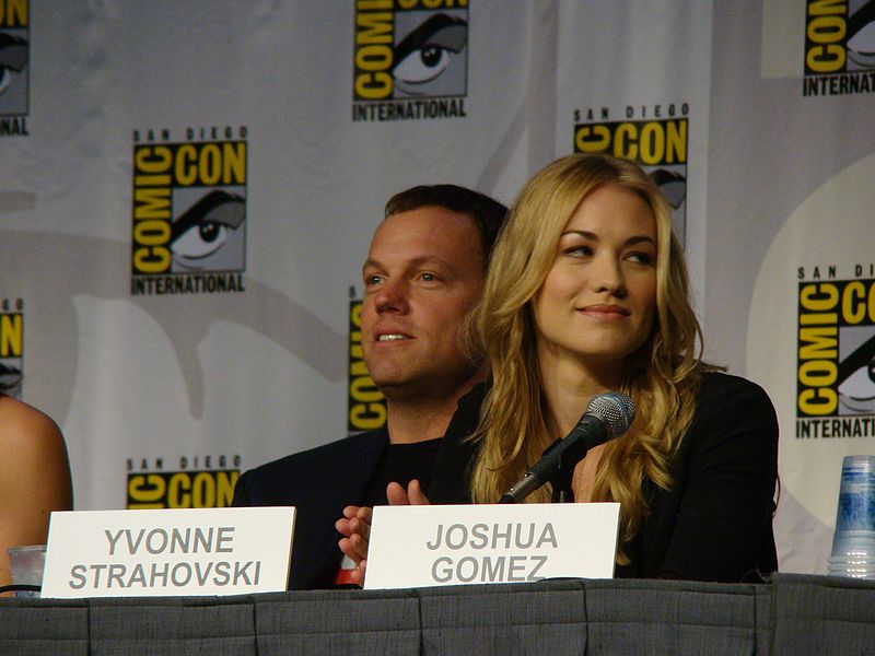 File:SDCC 2010 - Adam Baldwin & Yvonne Strahovski (4850706630).jpg