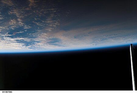 ไฟล์:STS115-E-7563 - View of clouds.jpg