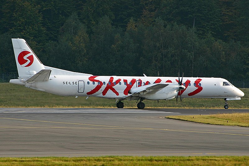 File:Saab 2000, Skyways (Air Express Sweden) JP6089115.jpg