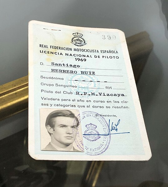 File:Santiago Herrero 1969 RFME license.jpg