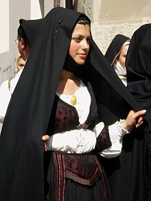 Soubor:Sardinian_girl.jpg