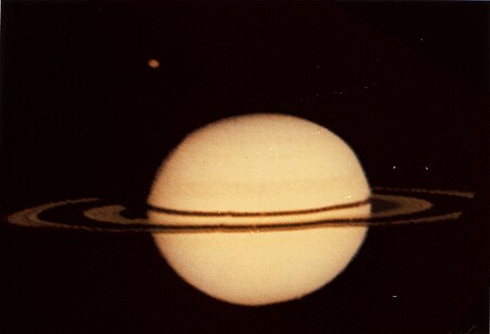Tập_tin:Saturn_and_Titan_from_Pioneer_11_-_GPN-2002-000060.jpg
