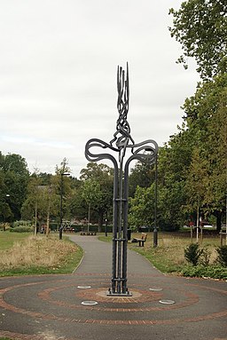 Sculpture in Leatherhead, Surrey - geograph.org.uk - 1504777