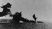 Le Shōhō touché par une torpille d’un avion de l’USS Lexington (7 mai 1942)