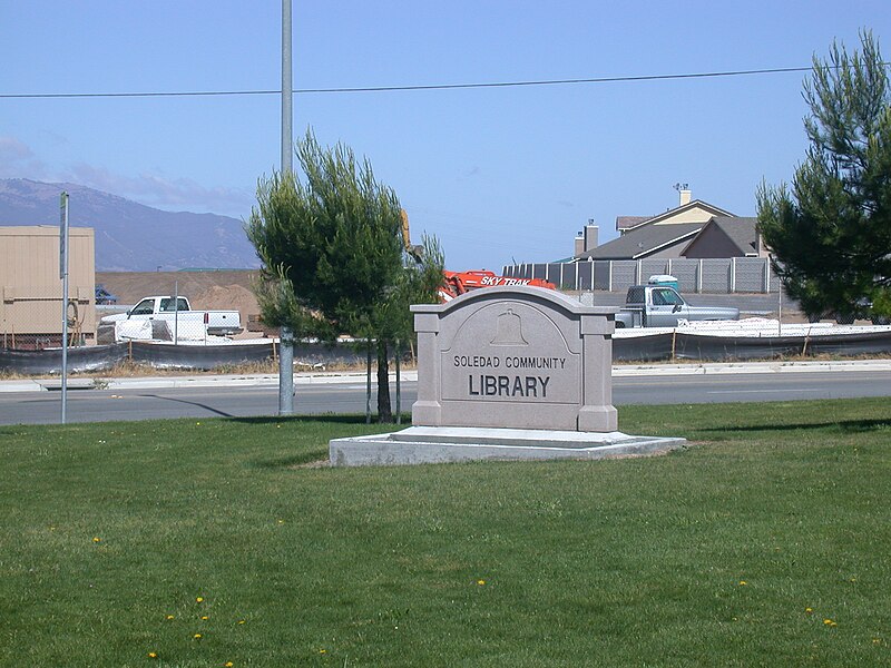 File:Soledad Community Library Sign 2004.JPG