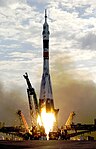 Старт ракеты-носителя «Союз-ФГ» с кораблём «Союз ТМА-2»