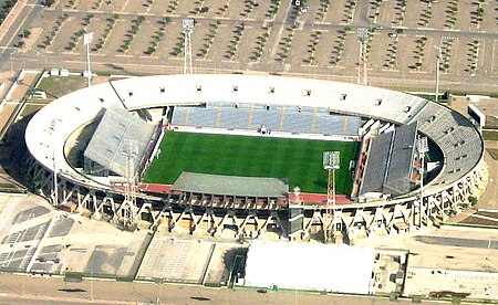 ไฟล์:Stadio_Sant'Elia_-Cagliari_-Italy-23Oct2008_crop.jpg