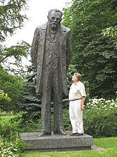 Statue of Bolesław Prus, in Warsaw.jpg