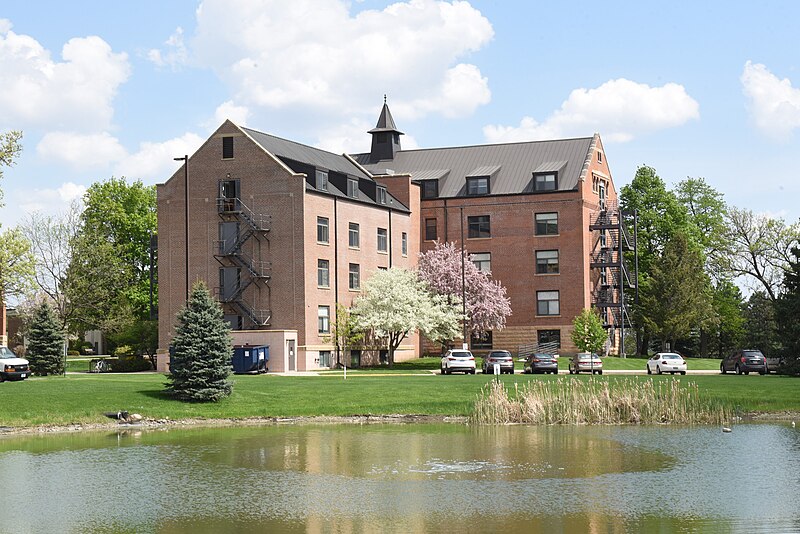 File:Summit Hall Martin Luther College Back View Spring 2018.jpg