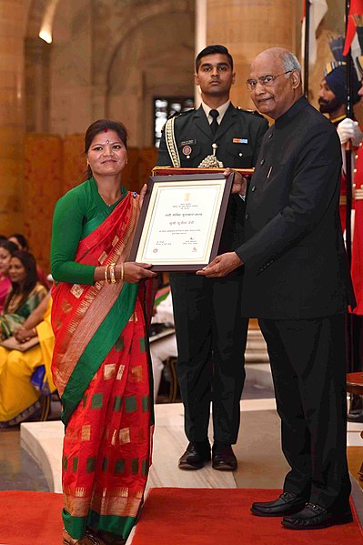 File:Sunita Devi the mason award.jpg