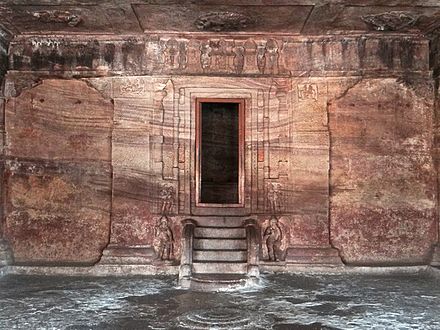 shenjtorja e tempullit të madh shkëmbor dedikuar Vishnu-s.
