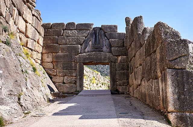 https://upload.wikimedia.org/wikipedia/commons/thumb/4/47/The_Lion_Gate_on_26_March_2019.jpg/640px-The_Lion_Gate_on_26_March_2019.jpg