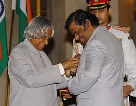 The President, Dr. A.P.J. Abdul Kalam presenting Padma Shri to Prof. Ramachandran Balasubramanian, Director of Institute of Mathematical Science, at investiture ceremony in New Delhi on March 29, 2006.jpg