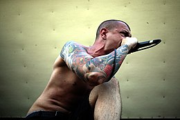 Dave Peters performing at the Warped Tour 2007 Throwdown.jpg