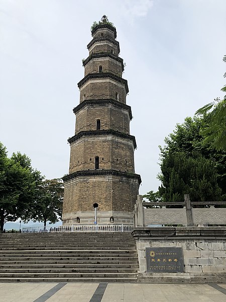 File:Tianran Pagoda, Yichang 21.jpg