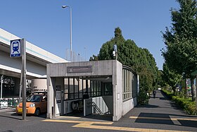 Indgang til Kokuritsu-Kyōgijō station