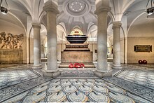Sarcophagus of Nelson in the crypt Tomb of Horatio Nelson on Saint-Paul Cathedral.jpg
