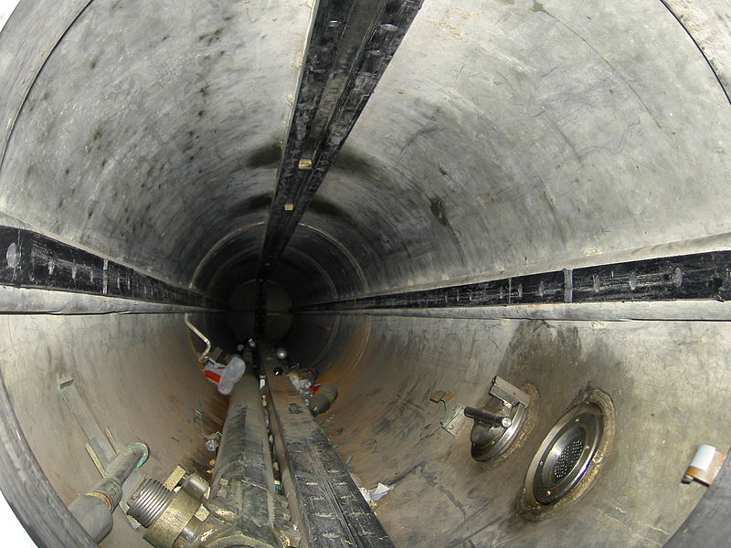 File:Torpedo launch tube inside of the U-Boot.JPG