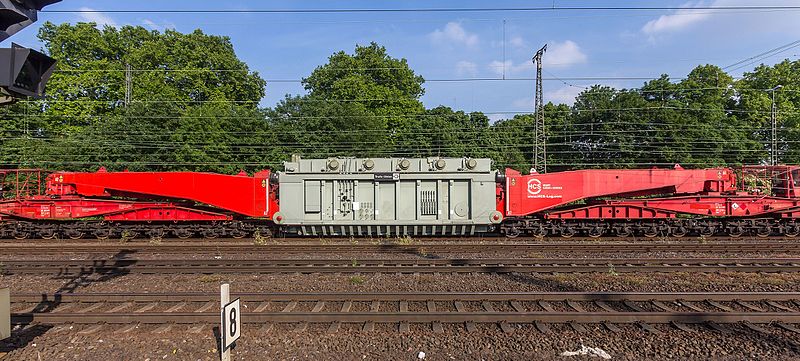 File:Tragschnabelwagen Uaai 839, HCS Heavy Cargo + Service, Trafo der Trafo-Union, Bahnhof Köln-West-9260.jpg