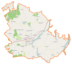 Mapa konturowa gminy Trzemeszno, w centrum znajduje się owalna plamka nieco zaostrzona i wystająca na lewo w swoim dolnym rogu z opisem „Jezioro Popielewskie”