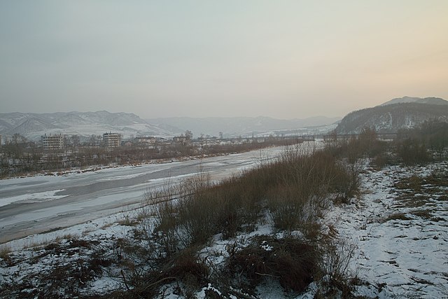 640px-Tumen_River_Winter.jpg (640×427)