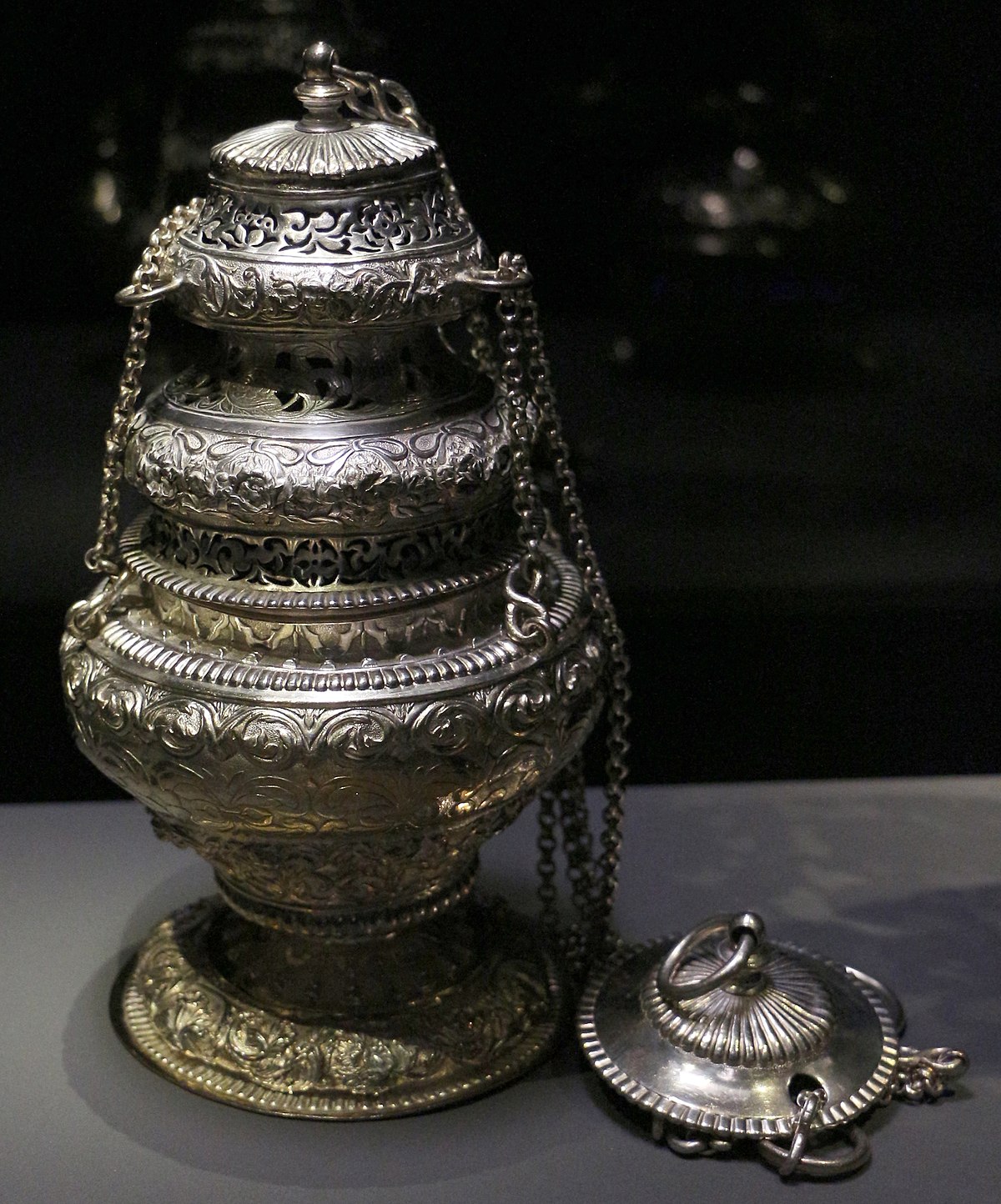 File:Turibolo per incenso, bolsward 1725, argento.jpg - Wikimedia Commons