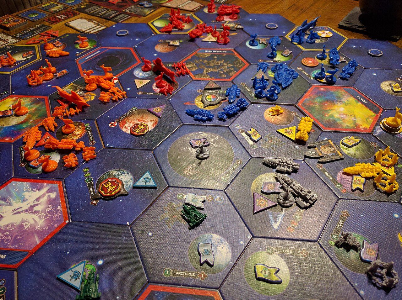 File:Twilight Imperium, third edition, early to mid game, Mecatol Rex at  centre  - Wikimedia Commons