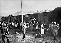 Umschlagplatz w Warszawie. Żydzi ładowani do pociągu do obozu zagłady w Treblince