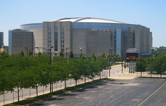 The Blackhawks moved to the United Center (pictured in 2006) in the middle of the 1994–95 season.