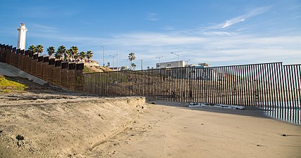 United States - Mexico Ocean Border Fence (15838118610).jpg