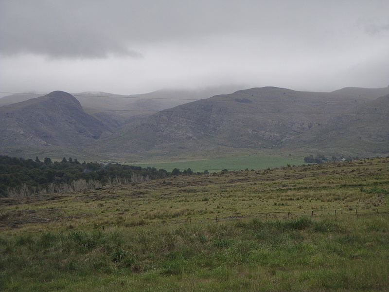 File:Valle cercano a Villa Ventana, Buenos Aires.jpg