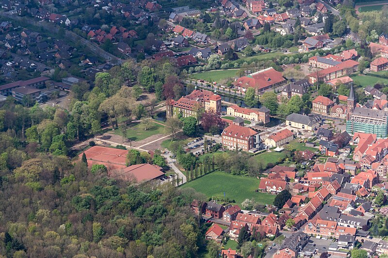 File:Velen, Schloss Velen -- 2014 -- 7715.jpg