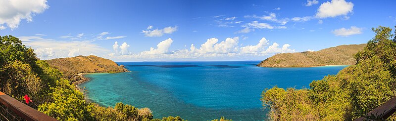 File:View from Keswick Island Guest House.jpg