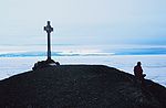 Kreuz bei Hut Point, Ross-Insel, errichtet im Februar 1904 durch die britische Discovery-Expedition 1901–1904 zur Erinnerung an George T. Vince (1879–1902), ein Mitglied dieser Expedition, der in der Nähe starb.