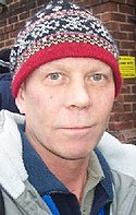 Vince Clarke à la sortie d'un concert d'Erasure à Manchester, le 9 mars 2005