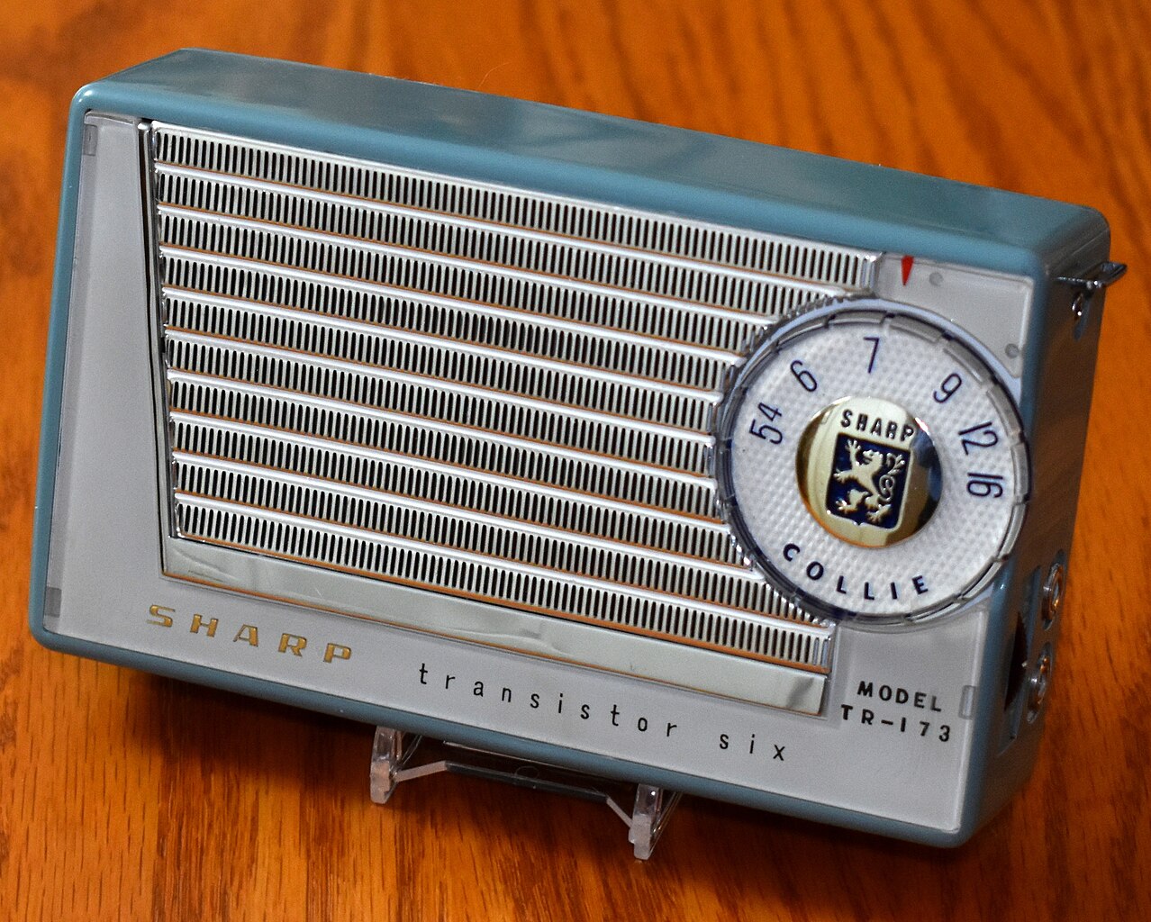 File:Vintage Sharp Transistor Radio, Model TR-173, AM Band 