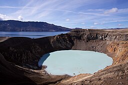 Dyngjufjöll med Öskjuvatn och explosionskratern Víti