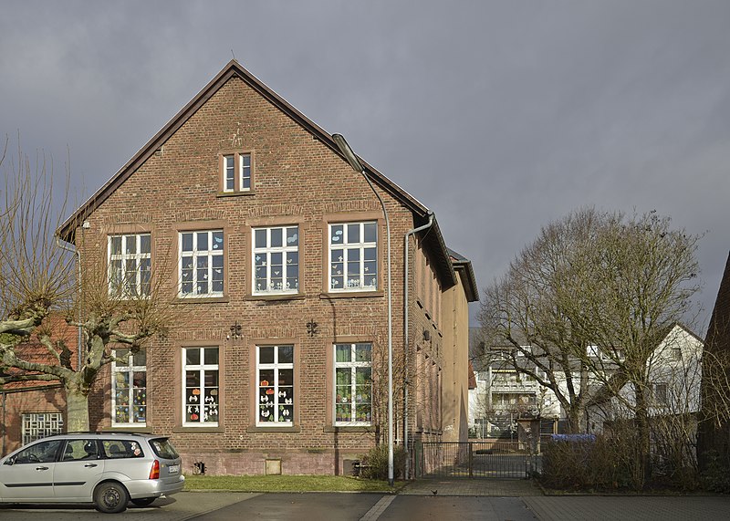 File:Waldenserschule - Grundschule - Walldorf - Mörfelden-Walldorf - primary school.jpg