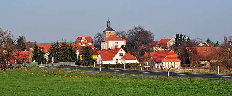 File:Westansicht von Niedernjesa.jpg