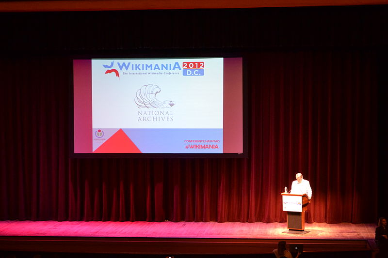 File:Wikimania 2012 - 31 - Listener.JPG