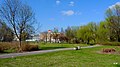 Wiosenny widok z parku w oddali Hotel Słoneczny Młyn. - panoramio.jpg